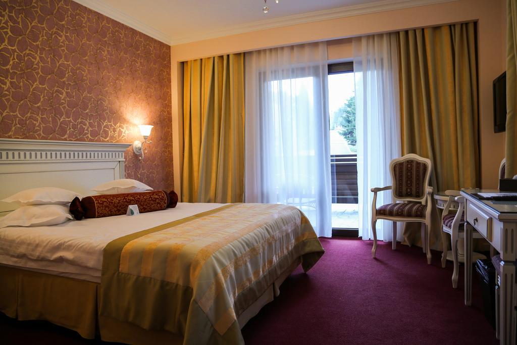 Hotel Foisorul Cu Flori Сіная Екстер'єр фото