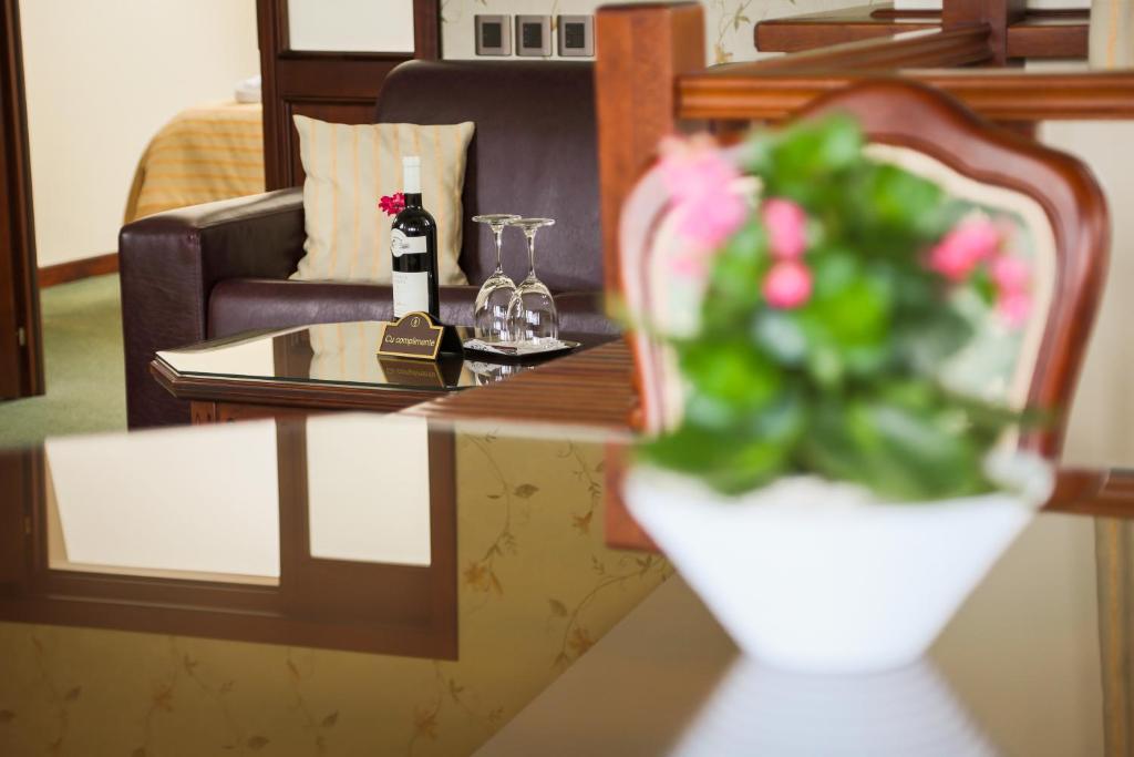 Hotel Foisorul Cu Flori Сіная Екстер'єр фото